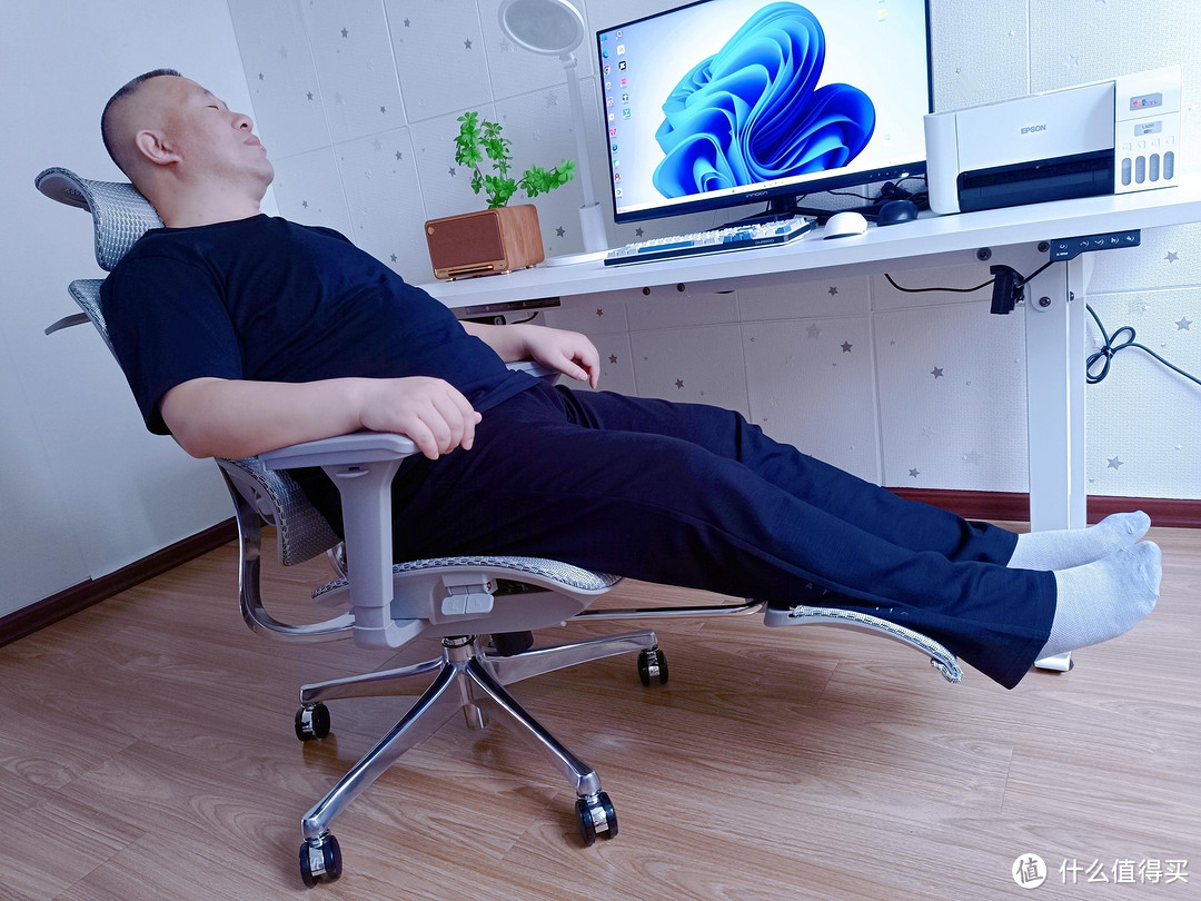 分区护腰，胜一胜逸人体工学椅带来更舒适的坐姿