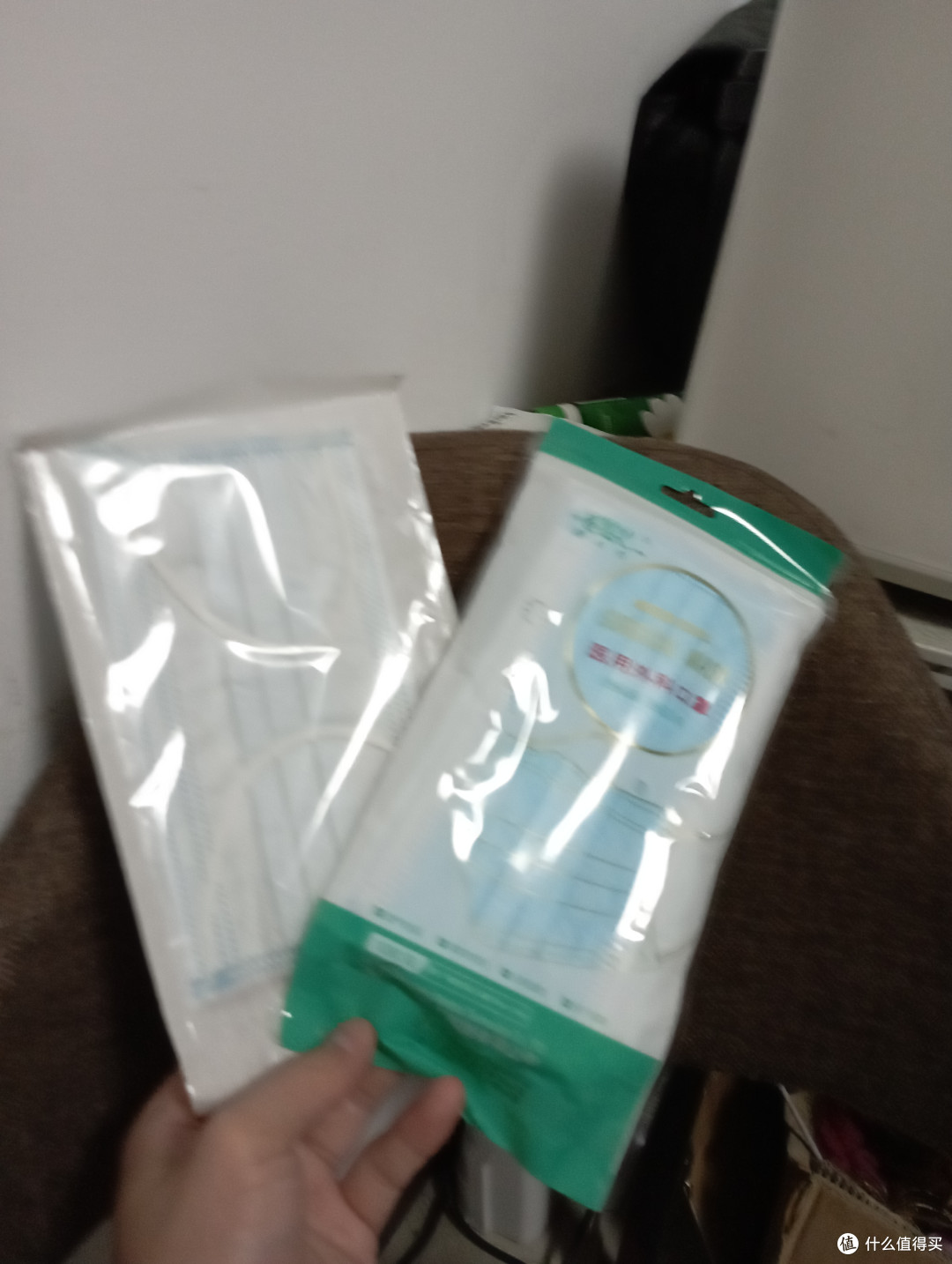 以下是一些预防感染的重要措施,包括带好口罩:
