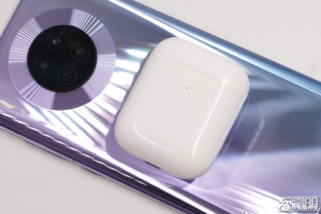 华为Mate60 Pro搭载50W无线充20W无线反向充，施比受更有福