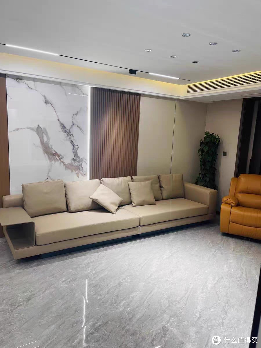 康纳利沙发：现代客厅的完美选择