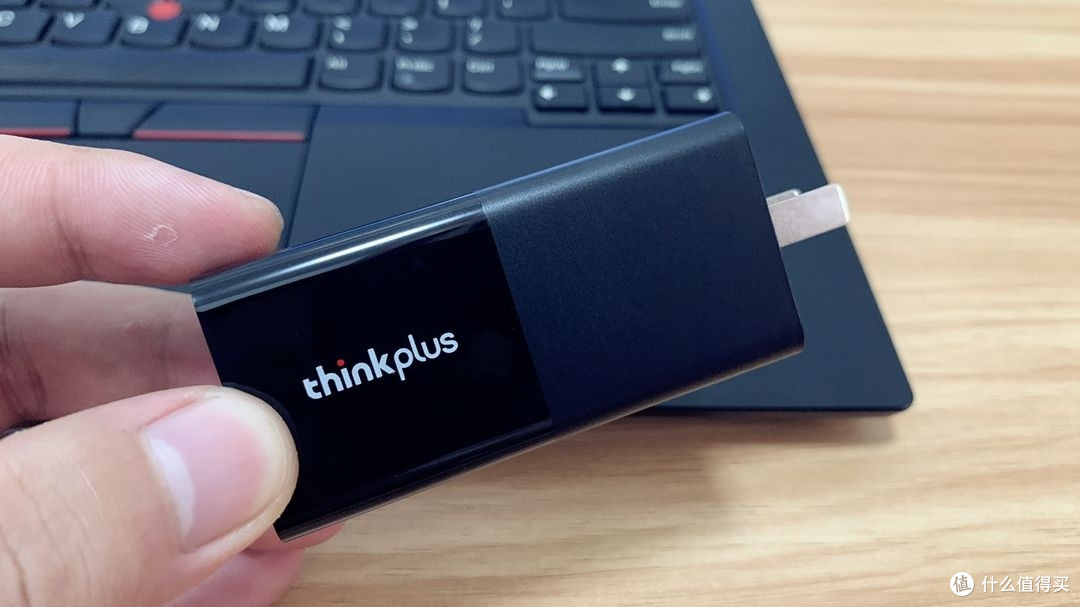 高能小巧、极速闪充——体验联想thinkplus氮化镓65W口红电源