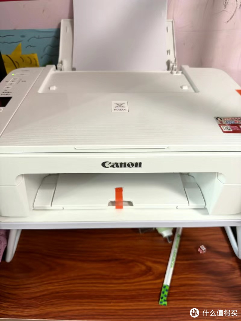 佳能TS3380是一款多功能家用小型复印一体机，适合家庭作业和学生使用。