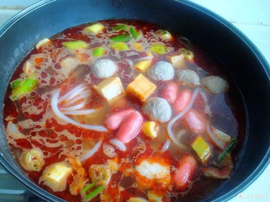 米粉做成冒菜,煮一煮,既是菜也是饭,比火锅都好吃