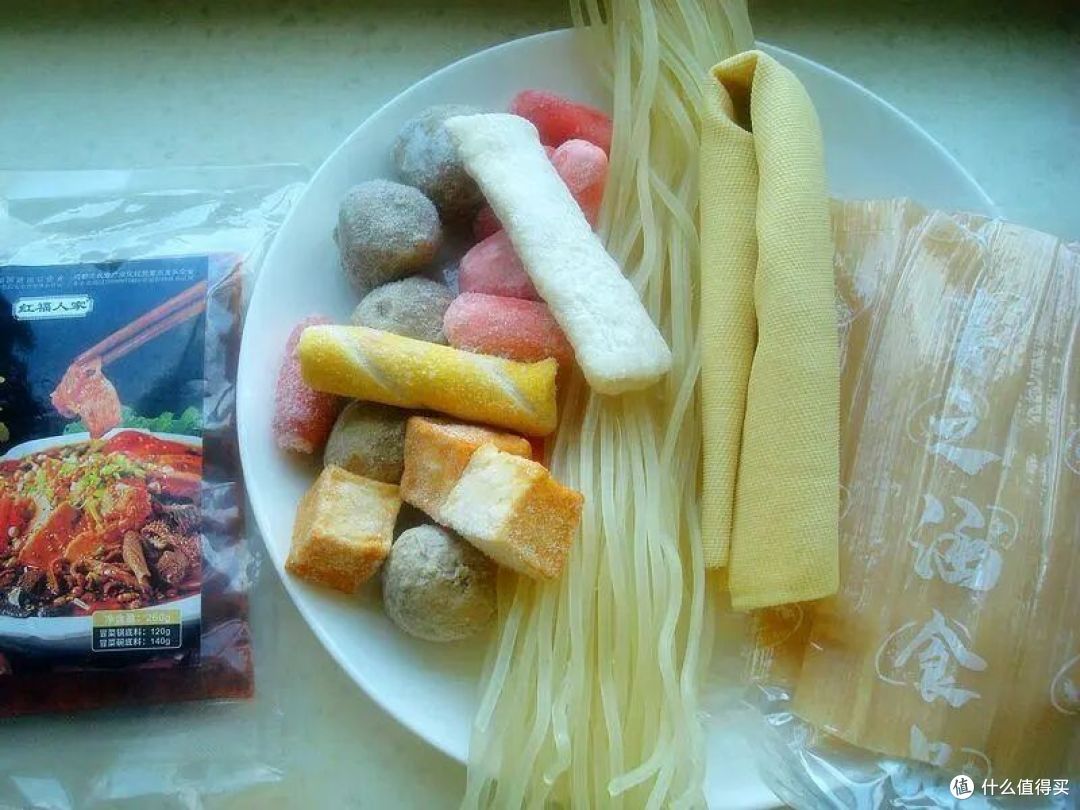 米粉做成冒菜,煮一煮,既是菜也是饭,比火锅都好吃