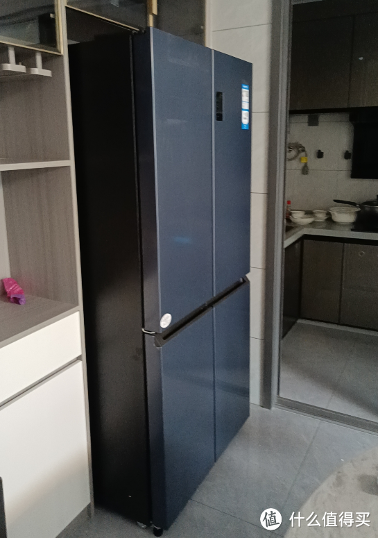嵌入式冰箱选购需了解的细节很多。推荐TCL455、容声503和海尔500