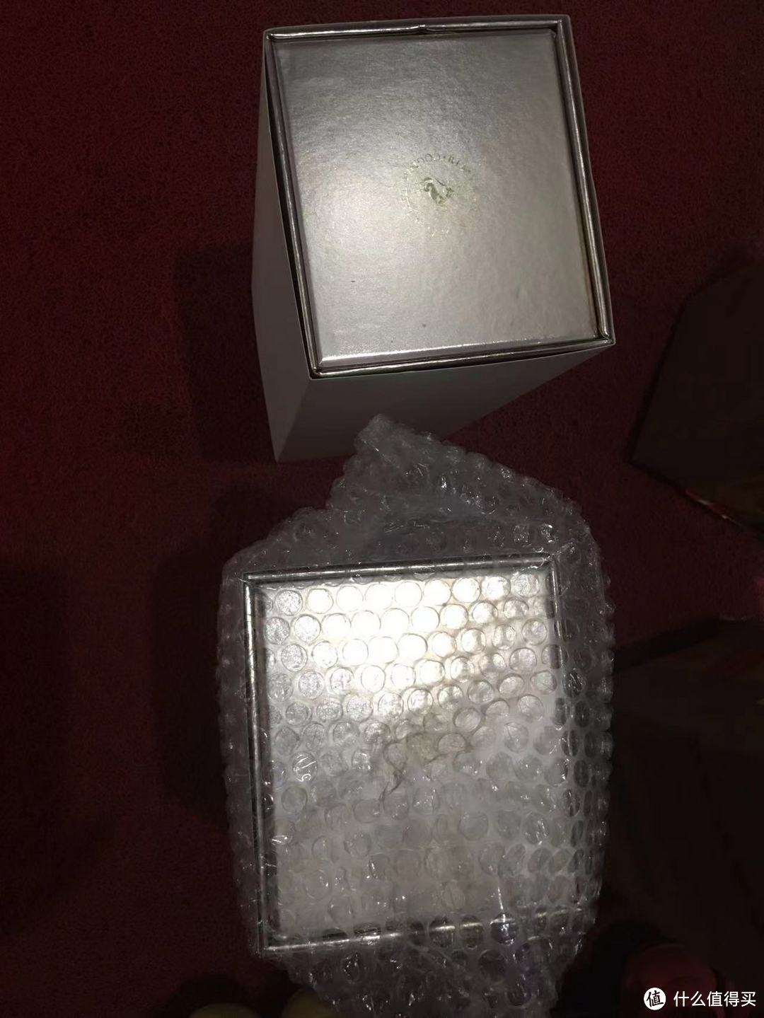 又到了一年一度的中秋了,4号晚上买了两瓶人头马CLUB的中秋礼盒限量版的白兰地!!!