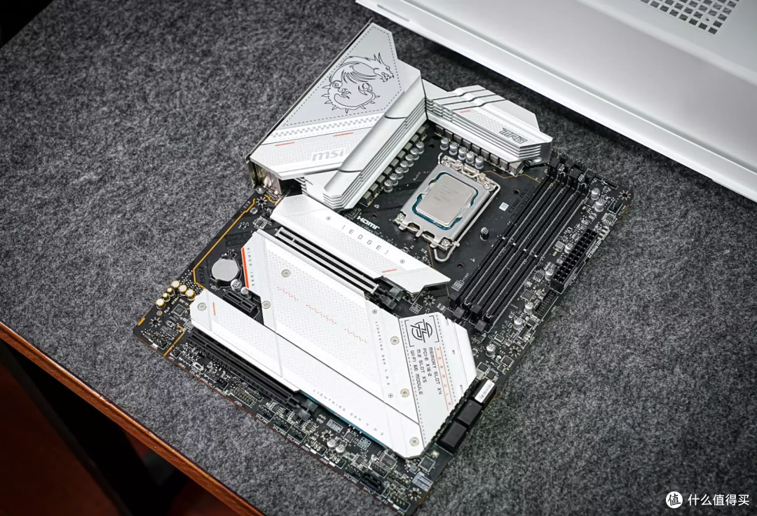 装机必备：颜值+性能全在线，宏碁掠夺者VESTA II DDR5炫光星舰内存套装体验
