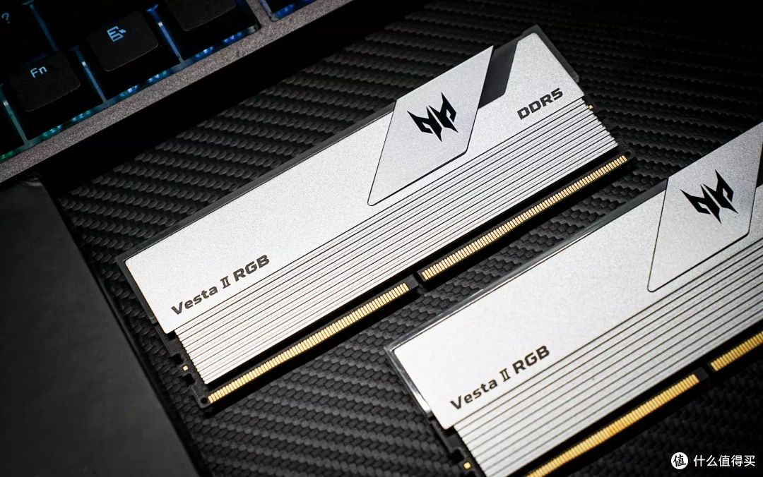 装机必备：颜值+性能全在线，宏碁掠夺者VESTA II DDR5炫光星舰内存套装体验