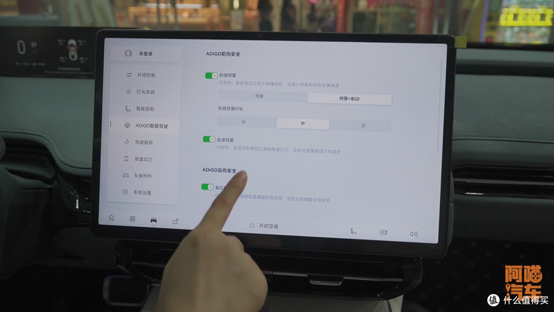 新能源汽车取消实体按键，都用大屏替代了，你喜欢这种设计吗？