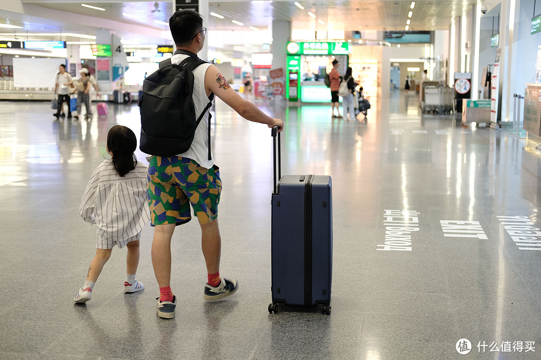 三个人的出国旅行~那必须使用28寸行李箱！够大才方便！--地平线8号大旅行家旅行箱测评