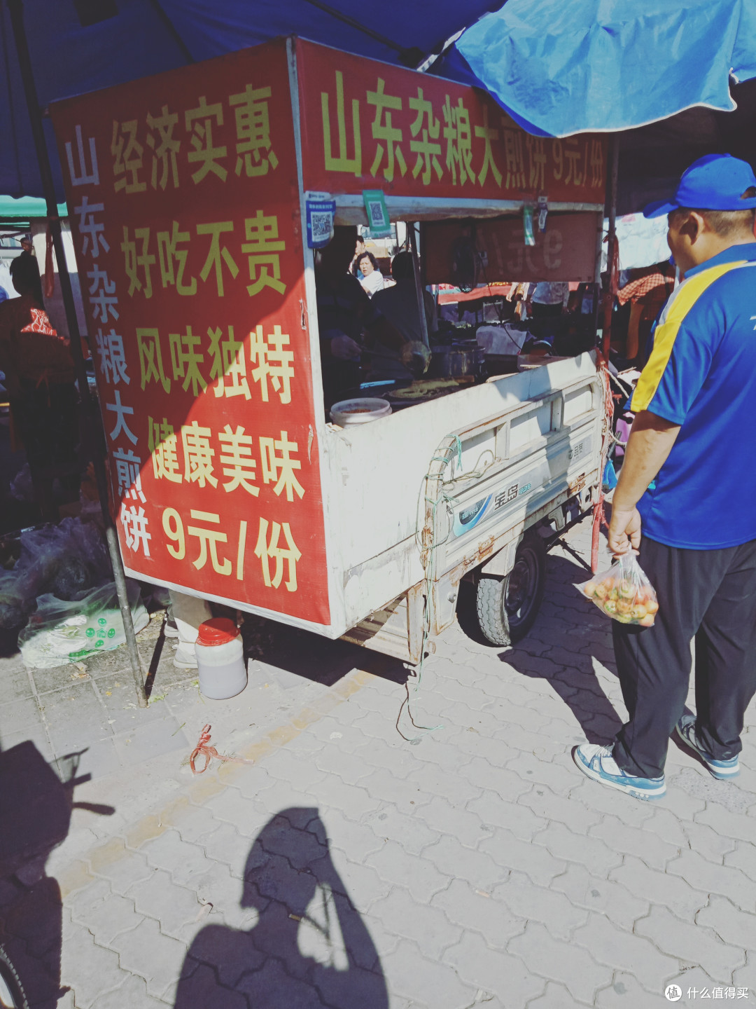 集市的山东杂粮大煎饼真好吃啊