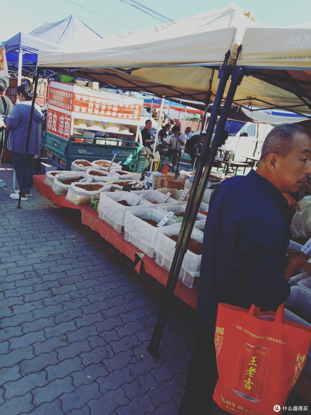 集市的山东杂粮大煎饼真好吃啊