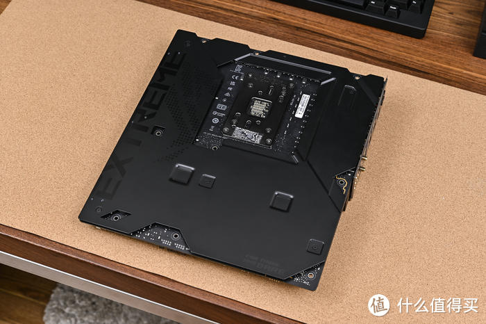 AM5 高性能主机搭建——ROG X670E-EXTREME+索泰 4090+追风者 P600S 装机展示