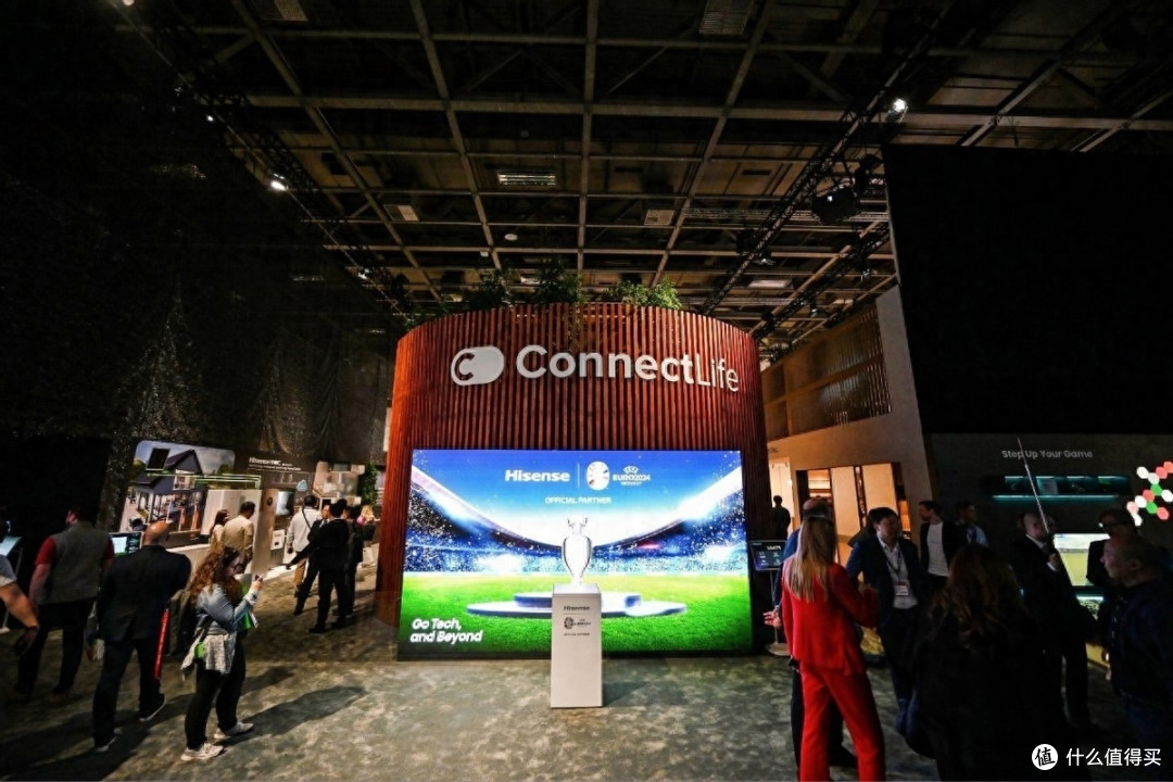 央视点赞达人打卡，IFA 2023 海信电视火力全开，让歪果仁直呼哇塞