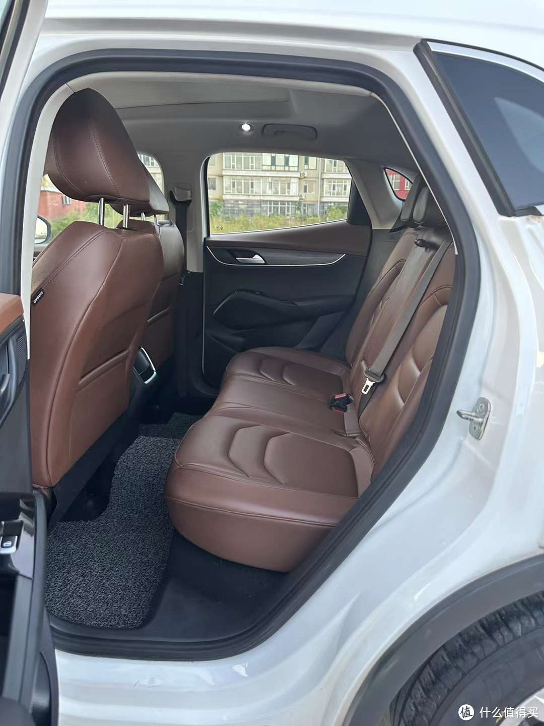 以下是关于宝沃bx5内饰设计的一些特点