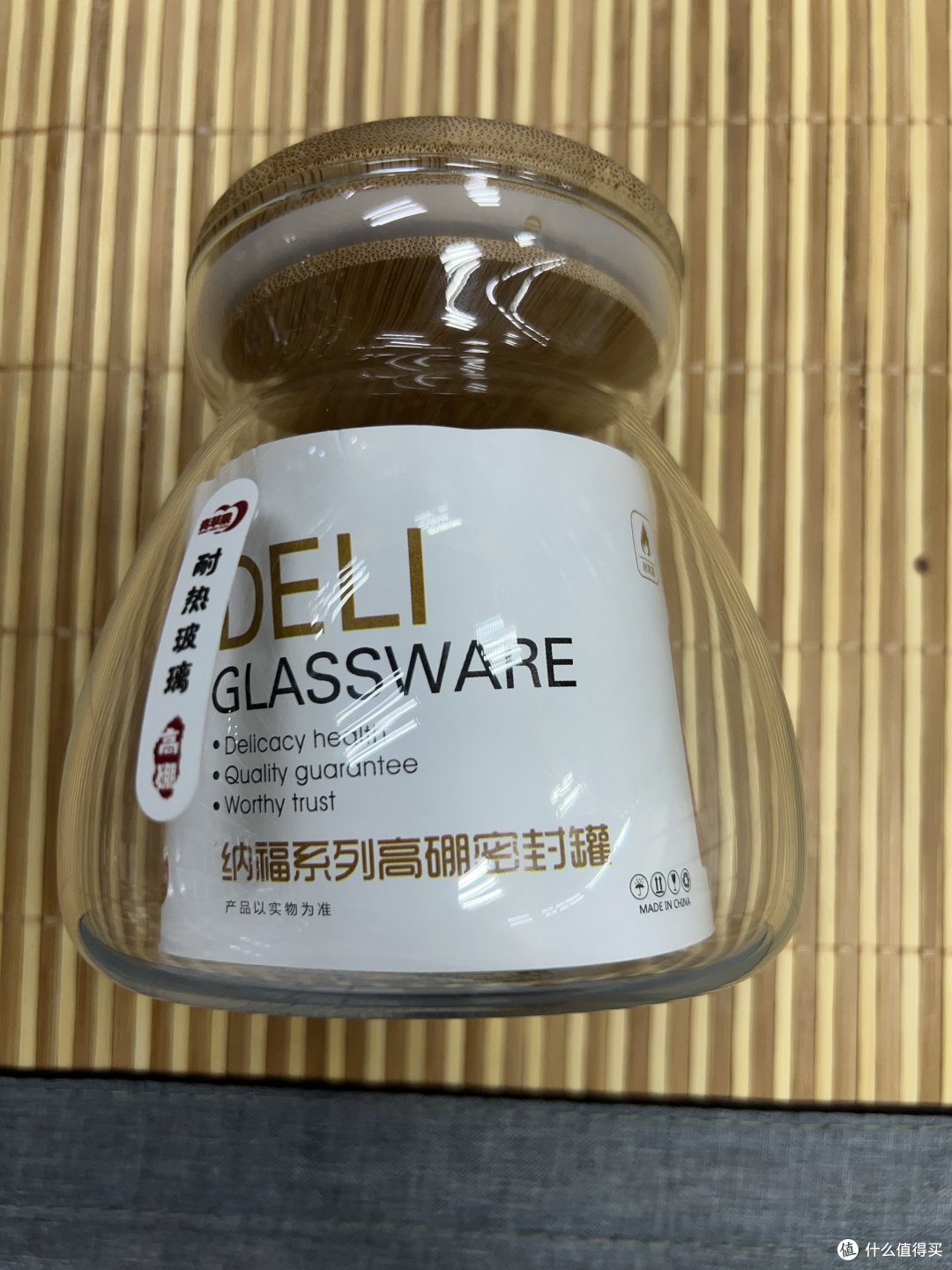 耐热玻璃制成的密封罐，收纳东西的好帮手！