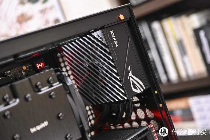 把 EATX 主板装进 25 升机箱——ROG X670E-EXTREME+船长 V12 装机展示