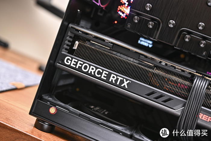 把 EATX 主板装进 25 升机箱——ROG X670E-EXTREME+船长 V12 装机展示