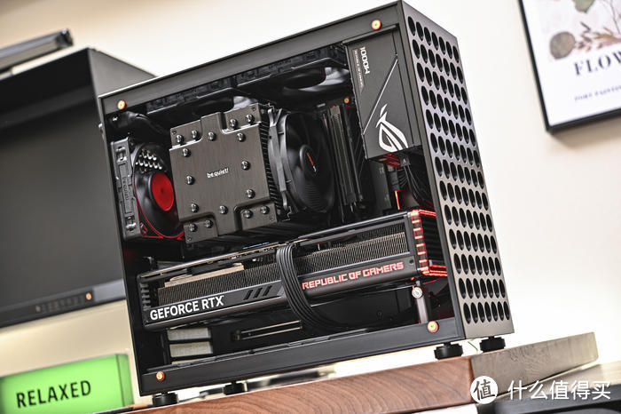 把 EATX 主板装进 25 升机箱——ROG X670E-EXTREME+船长 V12 装机展示