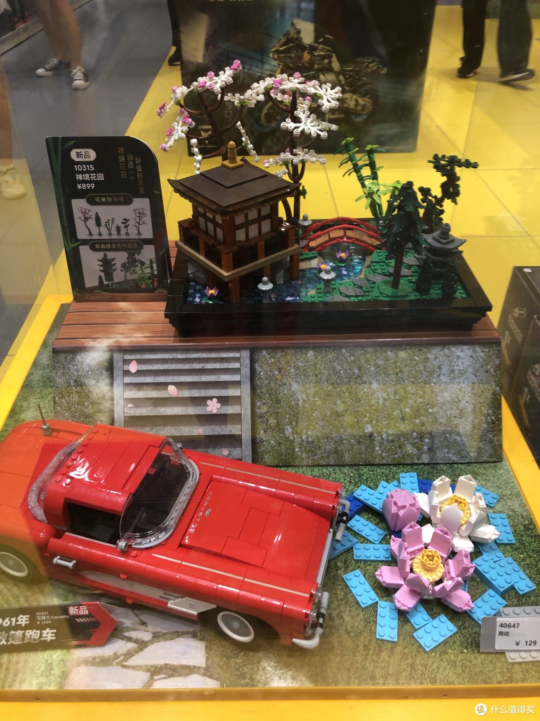 乐高积木店红色跑车,粉色莲花真好看
