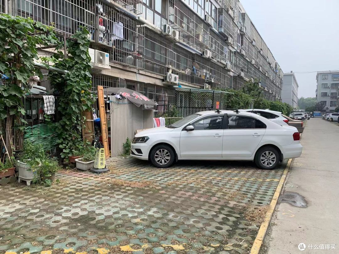 运动完租了一年车位吃个饭,一身汗