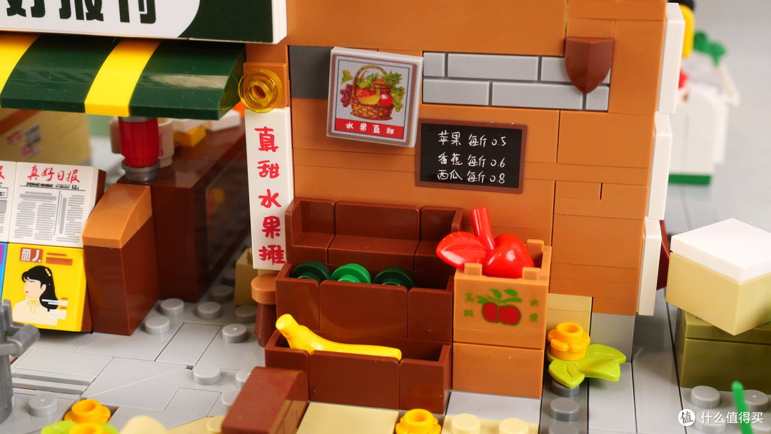 用4200片积木搭建的80年代街景表现如何呢？