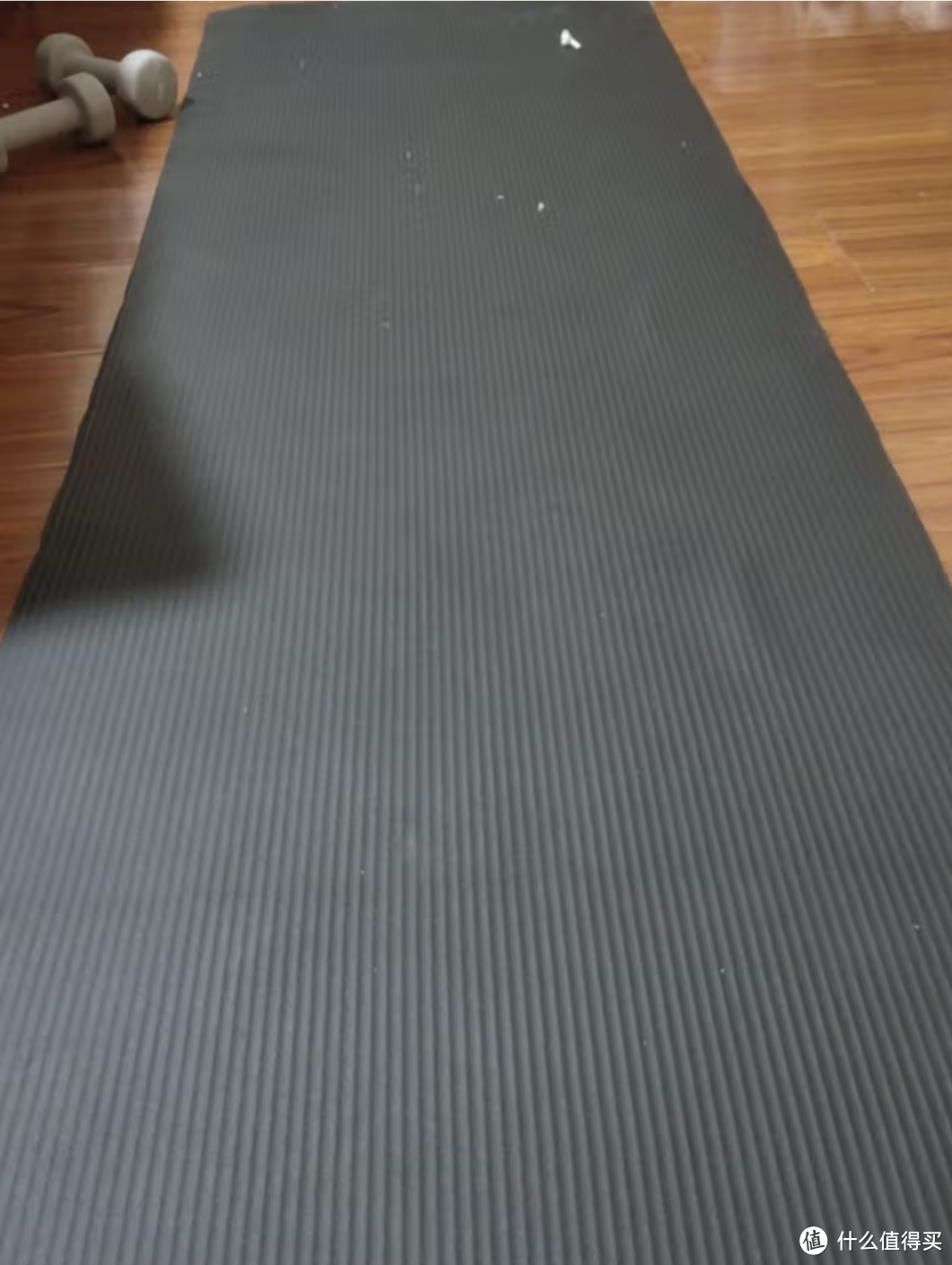 每天在家锻炼做俯卧撑和仰卧起坐的时候我都会在这个瑜伽垫上面锻炼