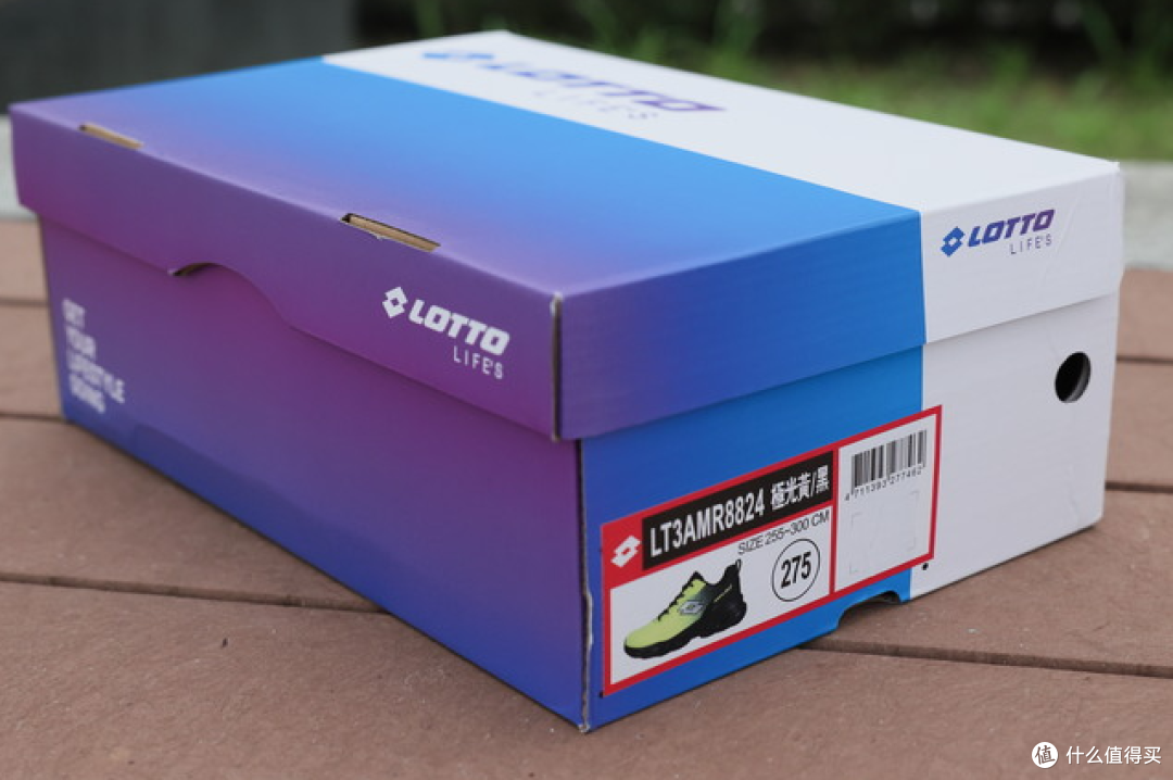 让柔软的踩踏感总是伴随着LOTTO AIR FLOW 5 风动跑鞋