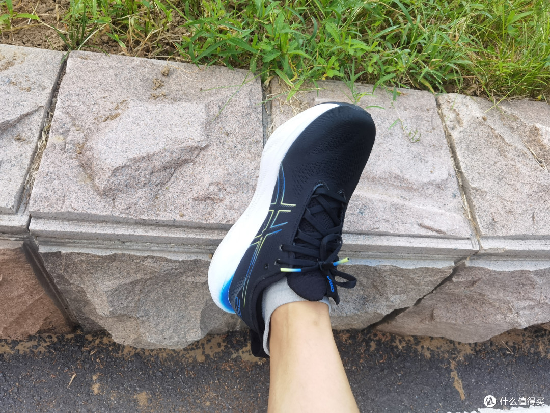 你礼貌吗？穿亚瑟士（ASICS）GEL-NIMBUS 25跑出4分配！
