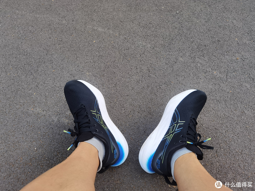 你礼貌吗？穿亚瑟士（ASICS）GEL-NIMBUS 25跑出4分配！