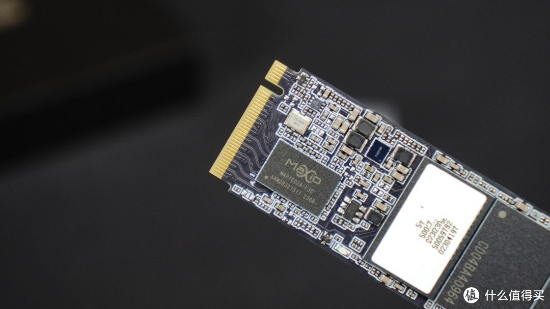 又一款高性能PCIe 4.0硬盘，2T版朗科 NV7000-t装机实测