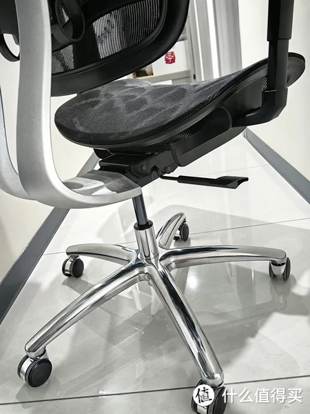 千元级人体工学椅怎么选？腰背分离、腰部支撑、4D扶手，歌德利V1案例解读
