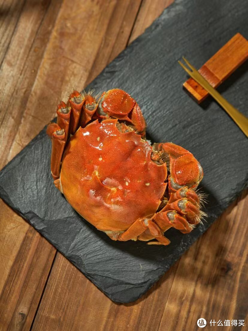 大闸蟹的食用指南":作为一道美味的中国传统菜肴，大闸蟹备受追捧。这篇标题提到了大闸蟹的食用指南