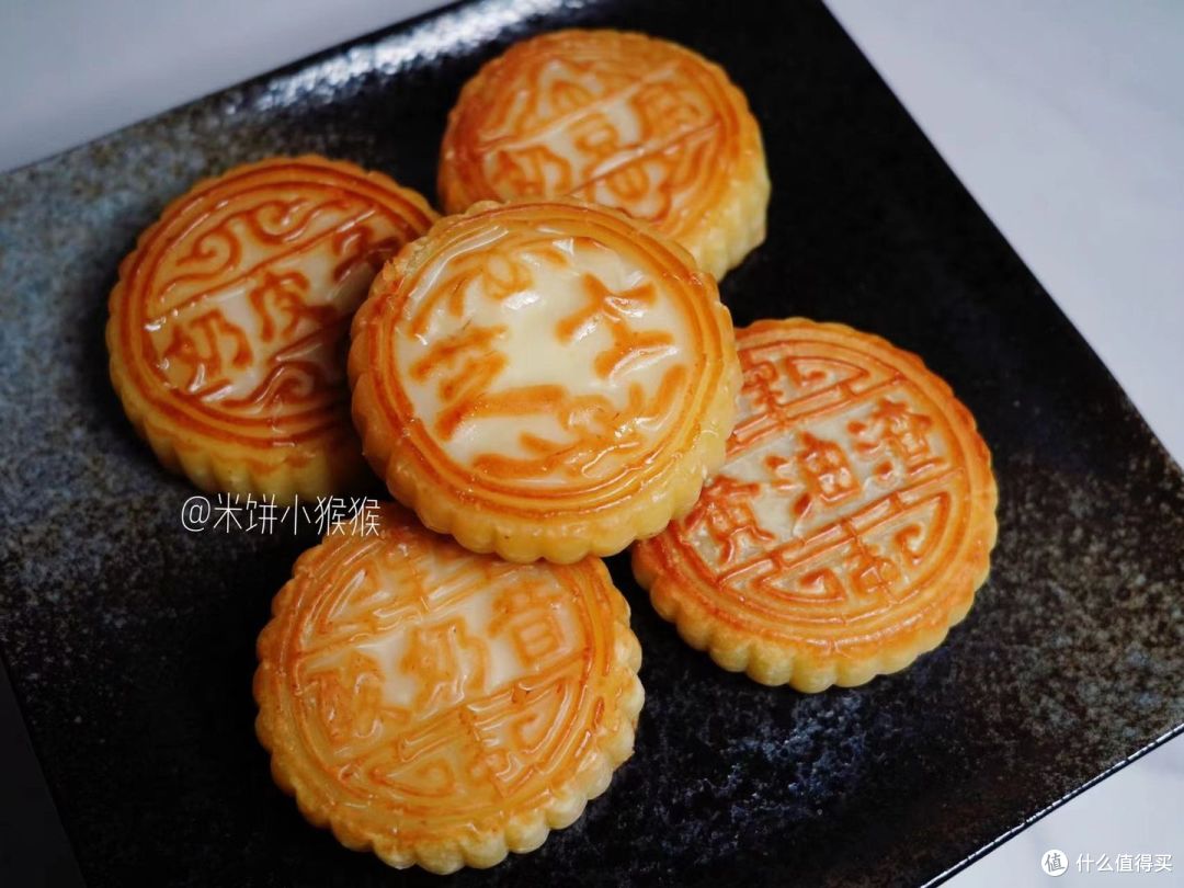 与奶乎乎的月饼一起,过个奶香四溢的中秋节吧!| 不一样的月饼 | 这个月饼还会拉丝儿!