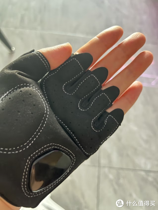 运动手套：保护手掌，防滑耐磨，彰显运动激情