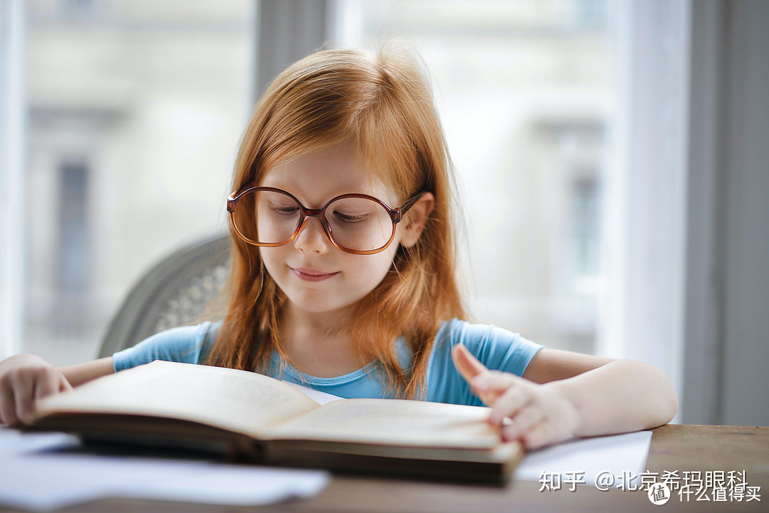 开学季带娃查视力，即使有近视度数，可能也不需要戴眼镜？