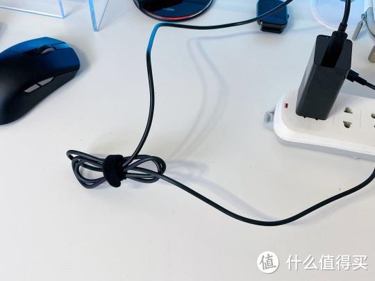 小巧便携又安全!体验联想Thinkplus65w口红电源,多设备一线搞定!