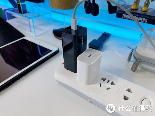 小巧便携又安全!体验联想Thinkplus65w口红电源,多设备一线搞定!