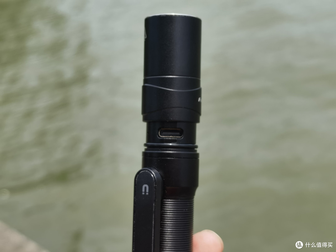 手电设计的最新革命性颠覆Fenix LD12R 手电展示
