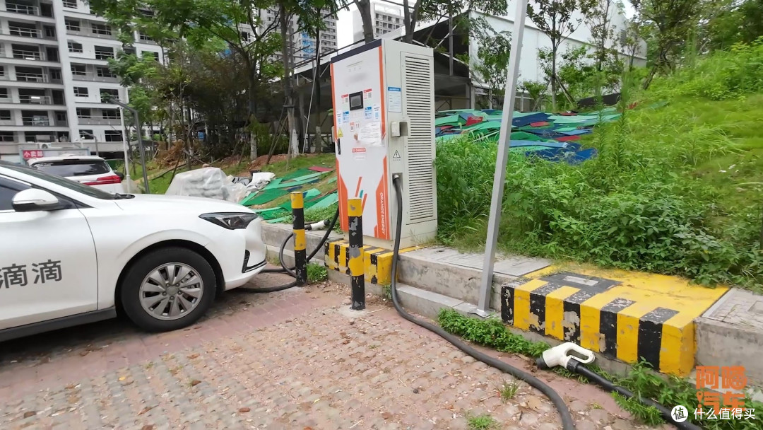 埃安月销5万比亚迪月销27万,却被质疑卖给了网约车,咋丢人了?
