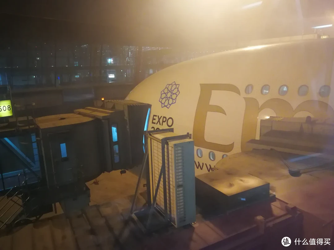 曾经的空中皇帝，空客A380双层巨无霸！阿联酋航空商务舱乘机体验，来了！