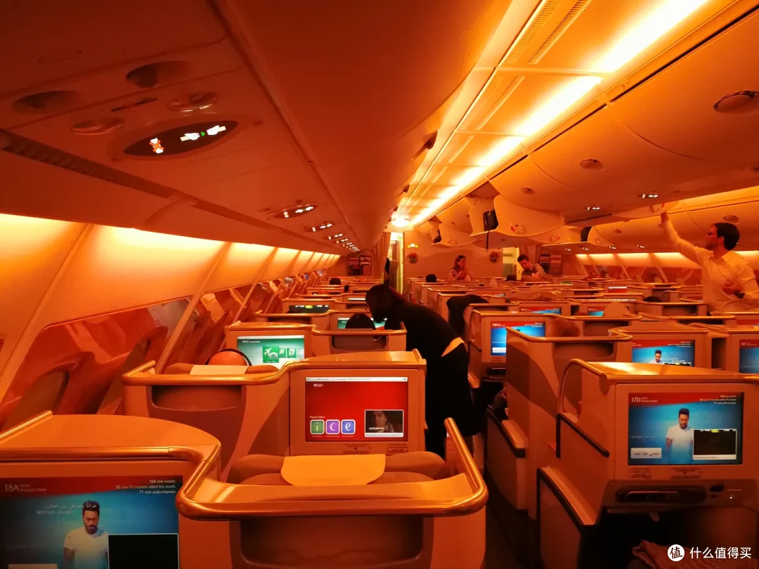 曾经的空中皇帝，空客A380双层巨无霸！阿联酋航空商务舱乘机体验，来了！_国外机票_什么值得买