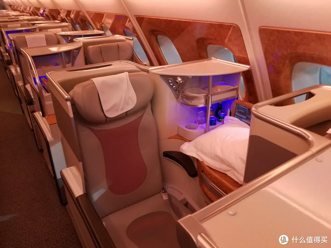 曾经的空中皇帝，空客A380双层巨无霸！阿联酋航空商务舱乘机体验，来了！