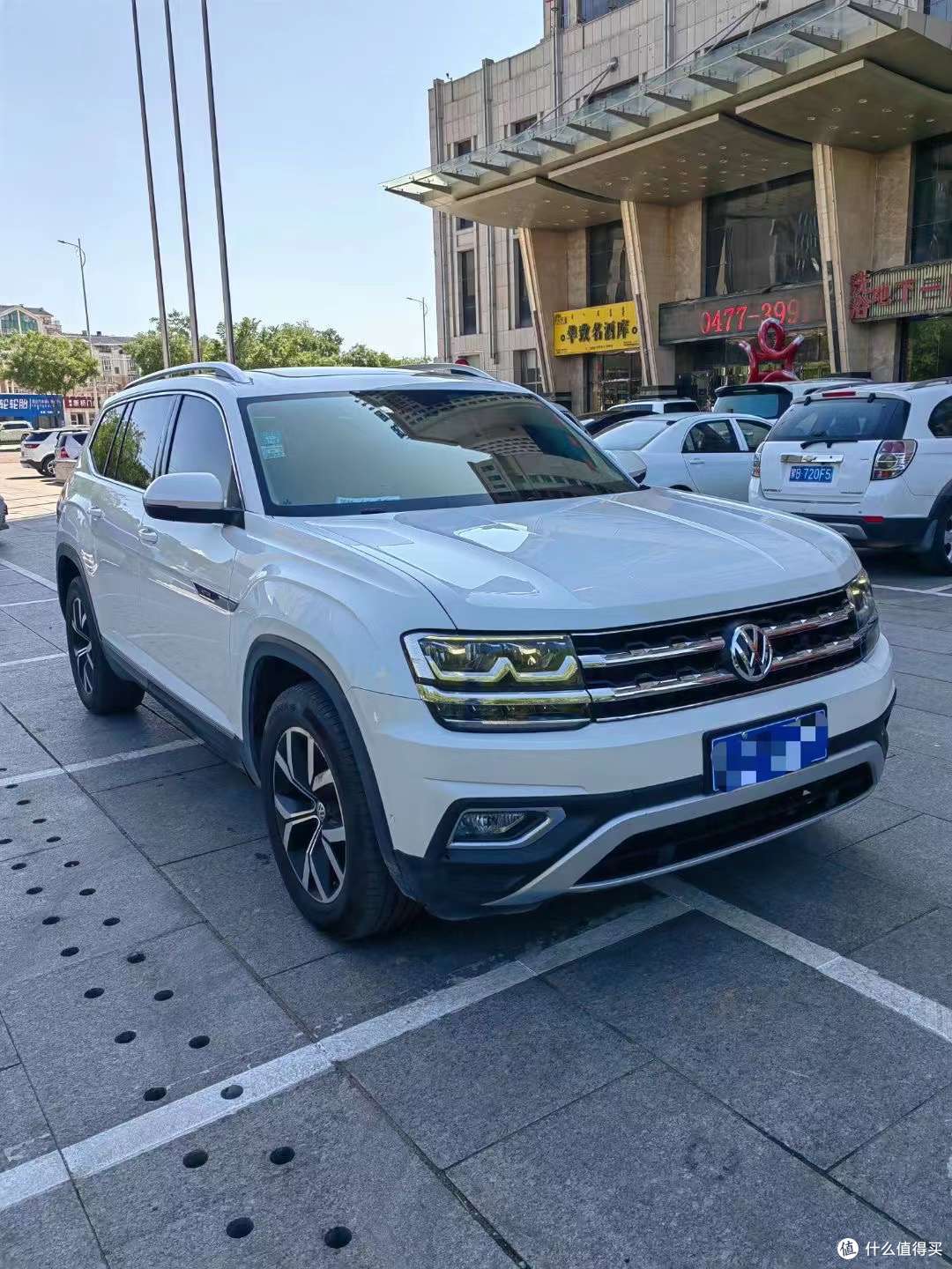 以下是2021年之前大众途昂的车身设计特点: