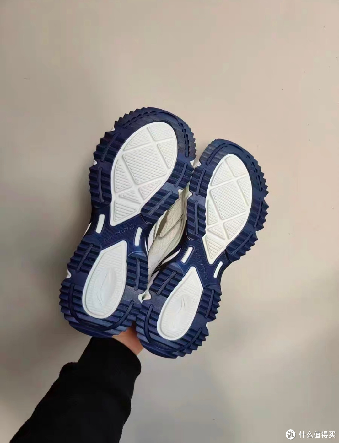打破新旧界限,回溯经典浪潮——李宁秋季老爹鞋