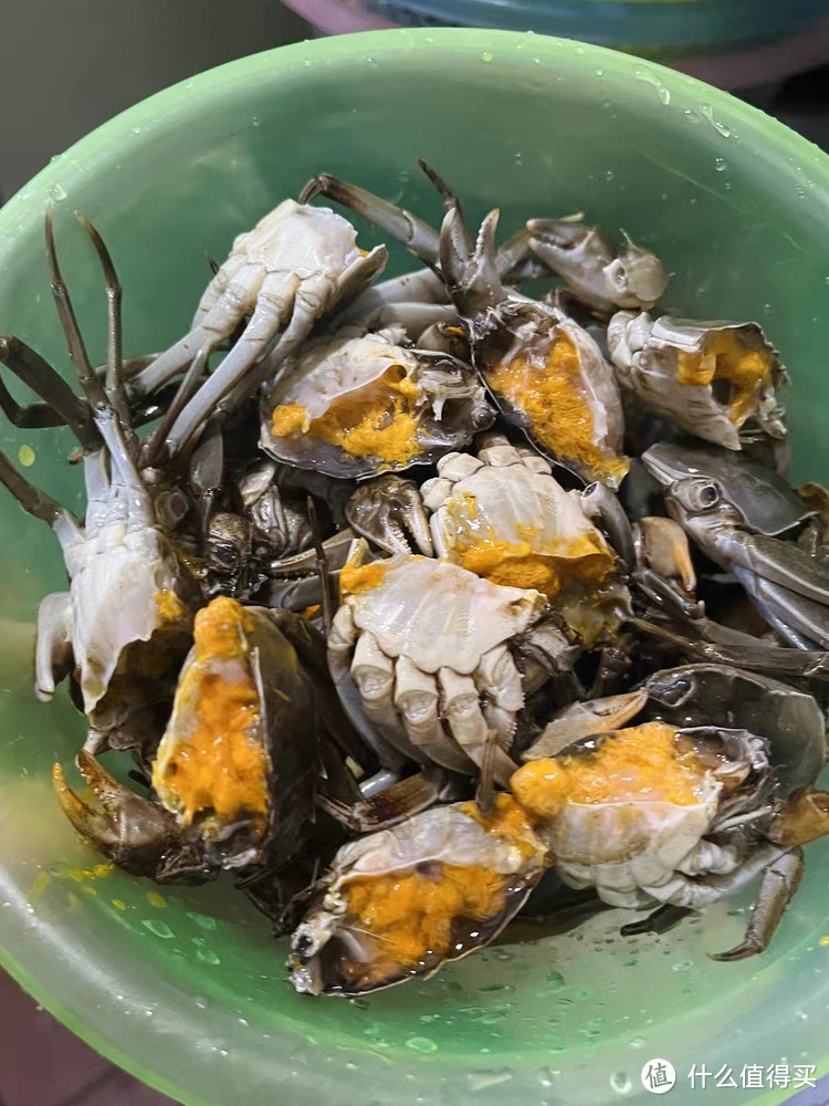 大闸蟹盛宴：教你如何选购肥美膏黄的大闸蟹