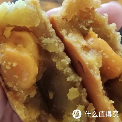 这款咸蛋黄月饼不错的