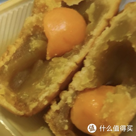 这款咸蛋黄月饼不错的