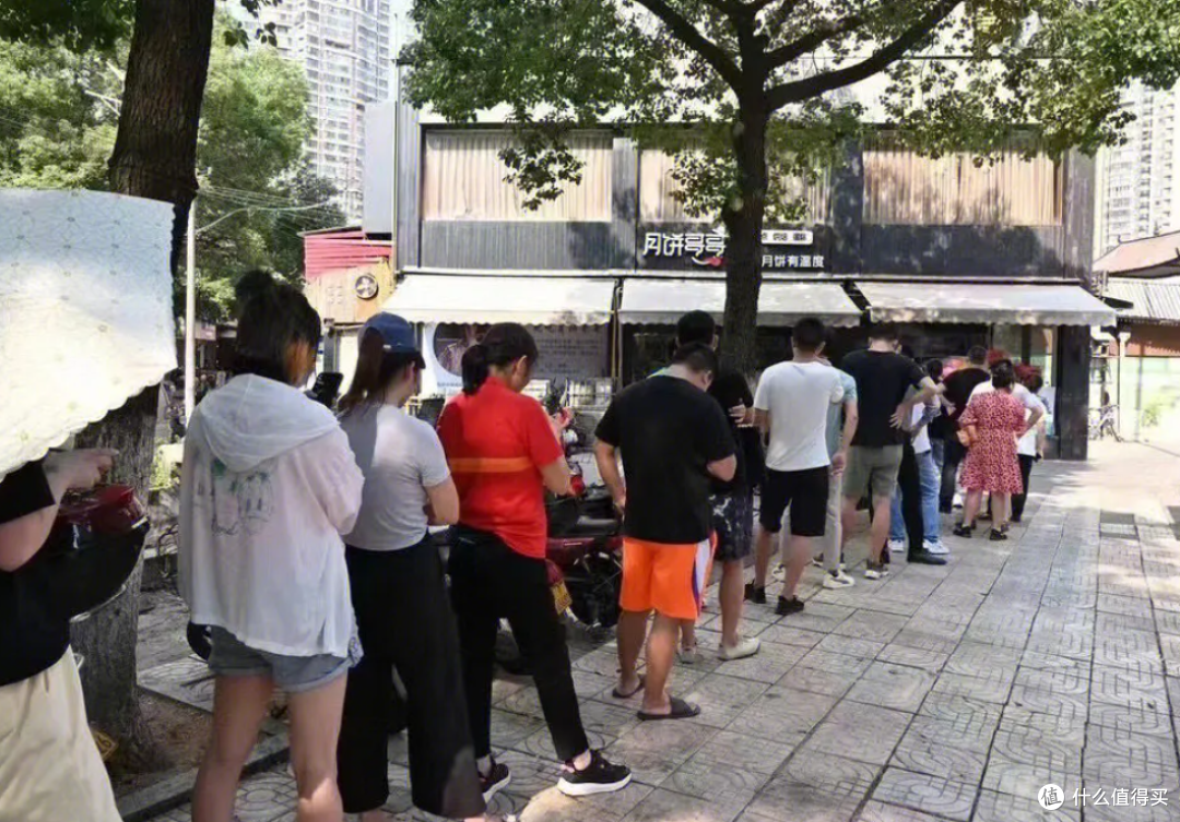 长沙本地人排队都要买的月饼!除了曹娭毑还有月兵哥哥
