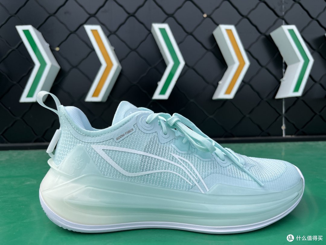 李宁利刃3V2篮球鞋,兼具颜值与功能